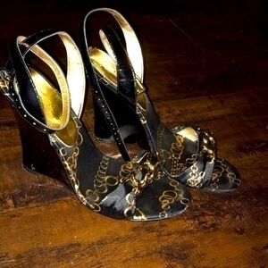 UEC Guess Black patent leather wedges, 9